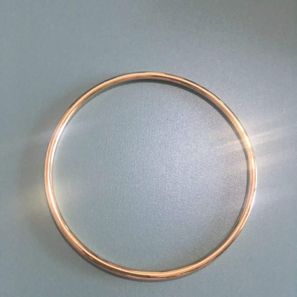 🌟 Luxury 18k Gold-Filled Round Bangle Bracelet 🌟 - Picture 3 of 8